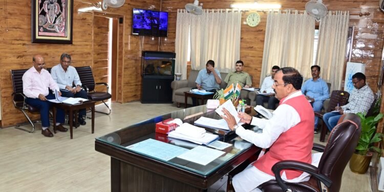 किसी भी प्रकार की वित्तीय अनियमितता क्षम्य नहीं : केशव प्रसाद मौर्य