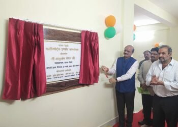 महाप्रबन्धक ने वाराणसी कैंट व चारबाग रेलवे स्टेशन का लिया जायजा