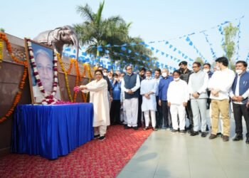 बसपा प्रमुख मायावती व पूर्व राज्य मंत्री सलाउद्दीन सिद्दीकी ने दी कांशीराम को श्रद्धांजलि