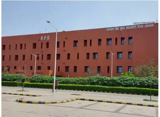 लखनऊ के कल्याण सिंह सुपर स्पेशियलिटी कैंसर संस्थान में संविदा कर्मियों का प्रदर्शन, ओपीडी व चिकित्सकीय सुविधा प्रभावित