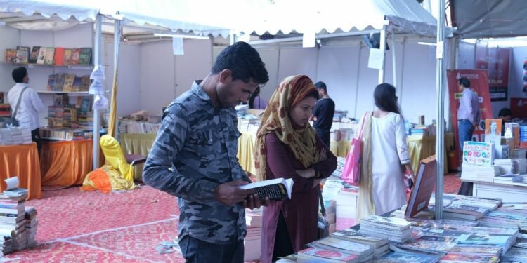 लखनऊ पुस्तक मेला 26 मार्च तक, योगी और अटल बिहारी वाजपेयी संग्रह की डिमांड