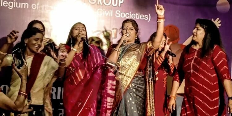 अंतरराष्ट्रीय महिला दिवस पर डॉ जया श्रीवास्तव ने गायकी से खूब जमाया रंग