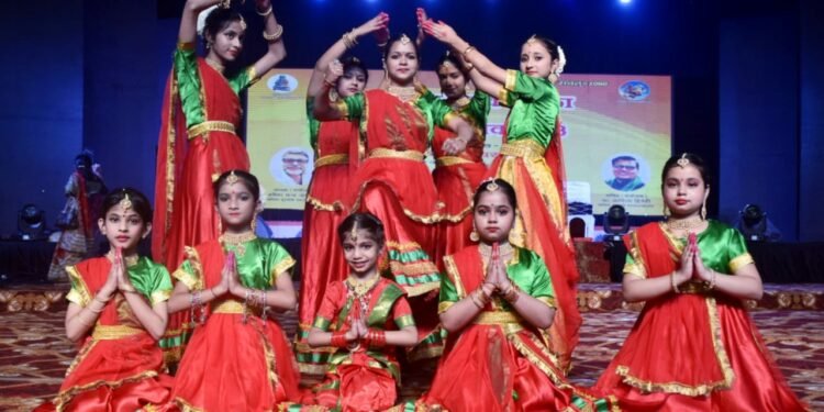 ओड़िसी नृत्य संग शक्ति रूप शिव स्वरूप नाटिका ने मंत्र मुग्ध किया