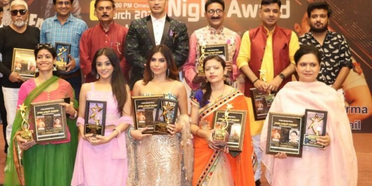 स्टार नाइट अवार्ड्स में विविध हस्तियां हुई सम्मानित