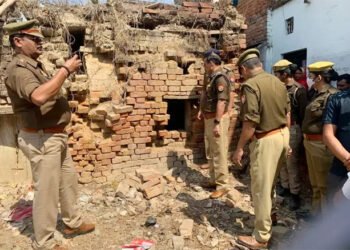 Varanasi: 11 वर्षीय बच्ची का खंडहर में मिला शव, एक दिन पहले हुई थी लापता