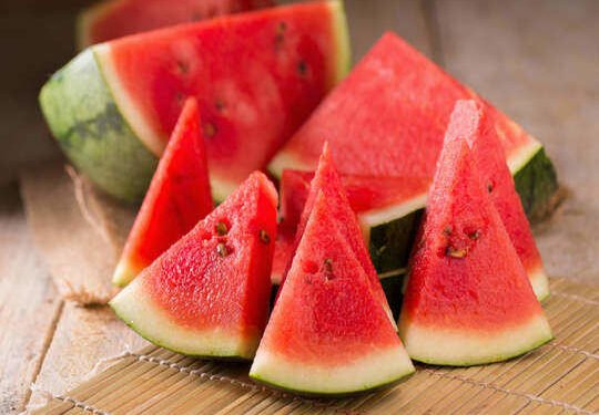 गर्मियों में तरबूज खाने के हैं अचूक फायदे, डायबिटीजऔर हाई बीपी जैसे रोग से मिलेगा छुटकारा