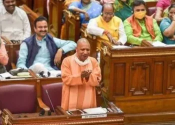 सदन में सीएम योगी आदित्यनाथ ने विपक्ष पर साधा निशाना, कहा हम विकास की बात करते हैं और आप जाति की