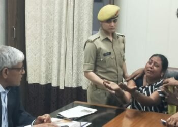 Akanksha Dubey Case: गिरफ्तारी की मांग को लेकर सीपी से मिली आकांक्षा की मां, पुलिस जांच पर उठाए सवाल