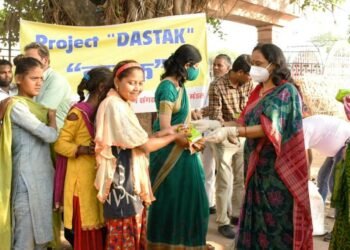 कमजोर वर्ग की 100 महिलाओं को सेनिटरी पैड का वितरण किया गया