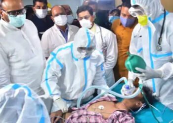 प्रदेश में तेजी से फैल रहे कोरोना को लेकर डिप्टी सीएम ब्रजेश पाठक ने बलरामपुर अस्पताल में किया मॉक ड्रिल का परीक्षण