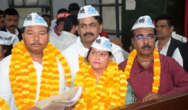 Nikay Chunav Nomination: अंतिम दिन महापौर पद के लिए पांच निर्दल सहित 12 ने भरा पर्चा, पार्षद पद पर 676 ने किया नामांकन