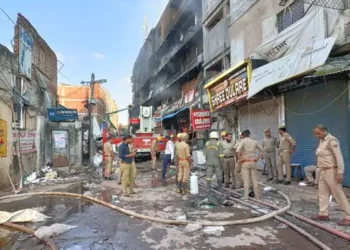 कानपुर की आग में 10 इलेक्ट्रॉनिक कटर और स्मोक एक्सट्रैक्टर से चौथे दिन पाया गया काबू