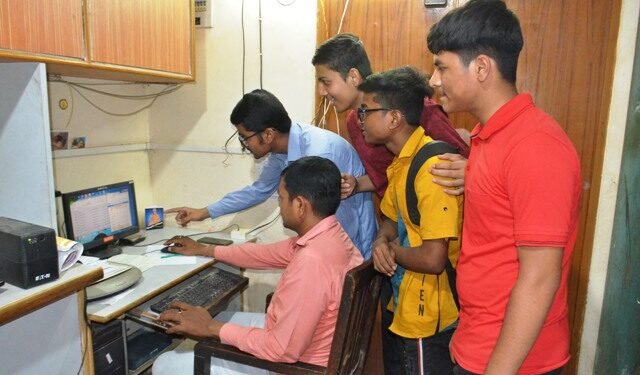 UP Board Result: उम्रकैद के कैदी ने भी बोर्ड परीक्षा में अर्जित किया 74 फीसदी अंक