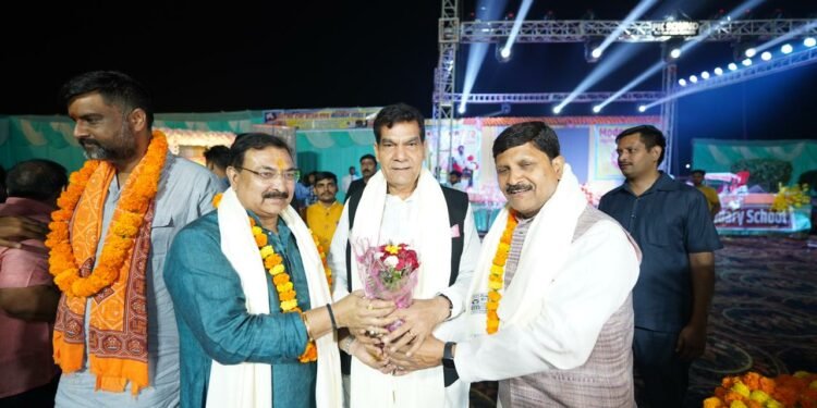 आजमगढ़ के युवाओं के हाथ में अब कट्टा नहीं, कलम है : एके शर्मा