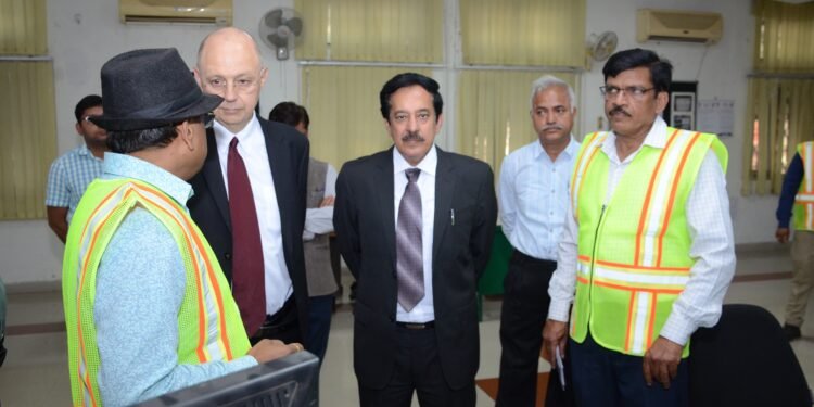 यूआईसी के निदेशक क्रिश्चियन शावानेल ने किया आरडीएसओ का दौरा