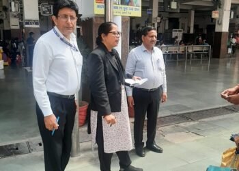 टिकट जांच अभियान में नौ लाख से ज्यादा यात्रियों से 70 करोड़ वसूले