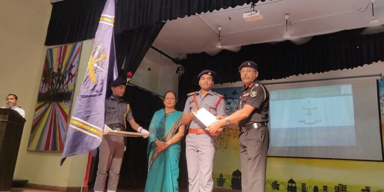 सरोजनीनगर के कैप्टन मनोज कुमार पांडेय उप्र. सैनिक स्कूल में छात्र सैनिकों का अलंकरण समारोह आयोजित