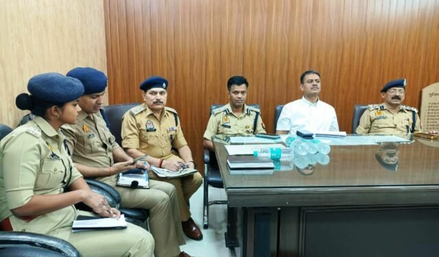 त्योहारों मद्देनजर डीएम और एडिशनल सीपी ने जांची सुरक्षा, बोले – ‘धार्मिक आयोजन उनके जगहों पर हो’