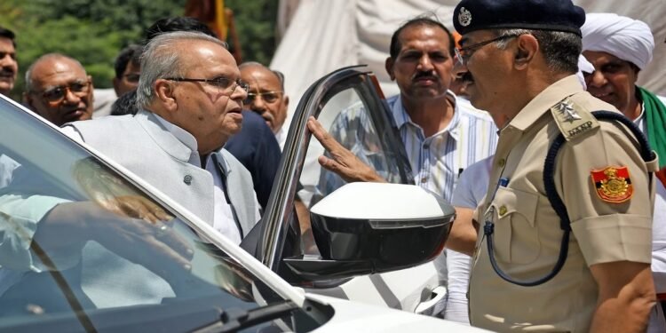 “सत्यपाल मलिक को हिरासत में नहीं लिया गया है” किसान नेताओं के दावों को दिल्ली पुलिस ने बताया गलत