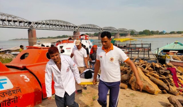 गंगा में डूबते व्यक्ति को NDRF ने बचाया