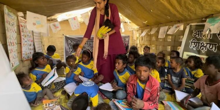 मज़दूरों की कन्याओं का पूजन कर वॉटर वुमन ने किया गोमती पद यात्रा का संकल्प पूर्ण