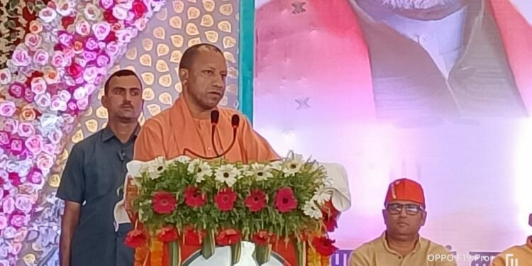 वाराणसी में बोले सीएम योगी  – यूपी में अब माफियाओं का राज नहीं चलेगा, अब कानून व्यवस्था का राज