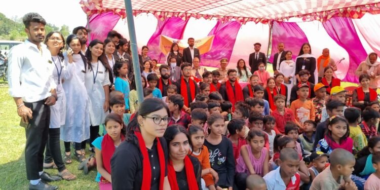 एमिटी लॉ स्कूल ने नुक्कड़ नाटक के माध्यम से ग्राम वासियो को किया जागरूक