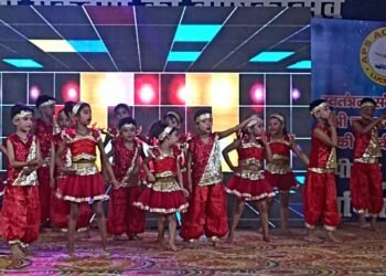 एपीएस इंटर कॉलेज वार्षिकोत्सव अभिव्यक्ति 2023 में बच्चों की प्रस्तुति से मनमोहा
