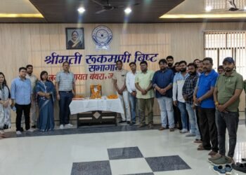 बंथरा नगर पंचायत कार्यालय में श्रद्धांजलि सभा का आयोजन