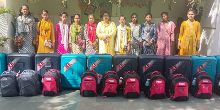 लखनऊ में आन जॉब ट्रेनिंग हेतु 55 किशोर व किशोरियों का चयन