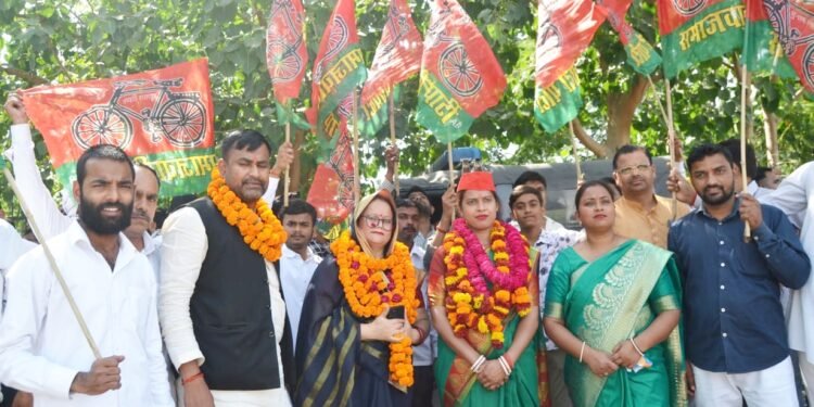 कल्याण सिंह वार्ड से सपा की आशा रावत,भाजपा के डॉ मोहनलाल व कन्हैया माधवपुर द्वितीय से सपा की नीतू यादव ने किया नामांकन