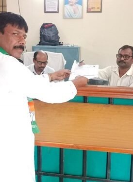 काकोरी से कांग्रेस के रियाज अहमद व बसपा के अब्दुल खालिक गुड्डू ने कराया चेयरमैन पद के लिए नामांकन