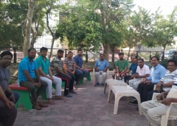 लखनऊ में अपना ग्रुप के मेंबर्स ने समाज में चाय पर चर्चा का आयोजन किया