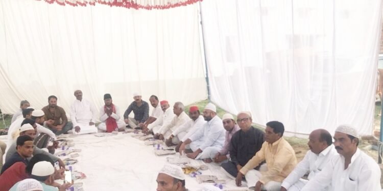 काकोरी में आयोजित रोजा इफ्तार में दिखी हिन्दू मुस्लिम एकता की झलक