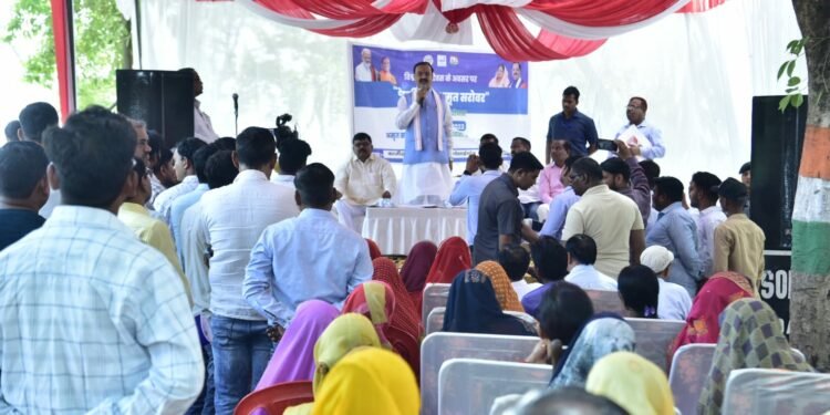 अमृत सरोवरो के पास किया जाय बृहद स्तर पर वृक्षारोपण : केशव प्रसाद मौर्य