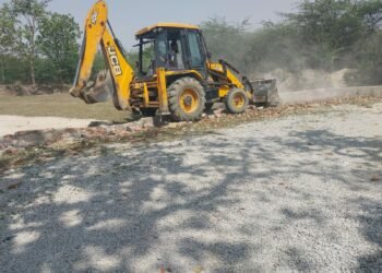 एलडीए ने मोहनलालगंज व गोसाईंगंज में अवैध प्लाटिंग पर चलाया बुलडोजर