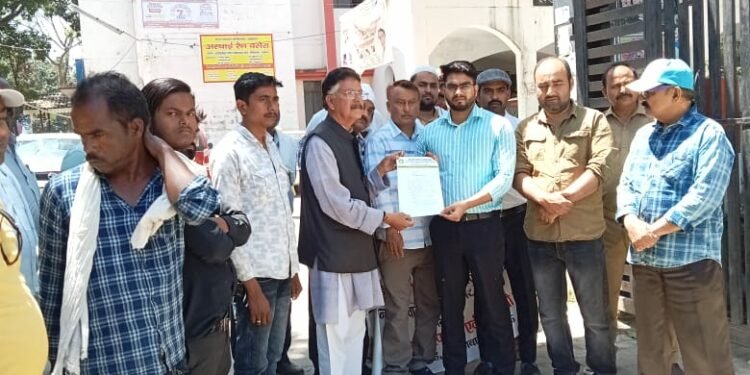 बारिश व ओलावृष्टि ने मलिहाबाद फल पट्टी के आम की फसल को किया चौपट