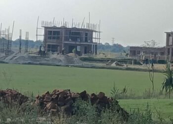 जिला पंचायत के सील प्रोजेक्ट पर चल रहा धड़ल्ले से निर्माण कार्य