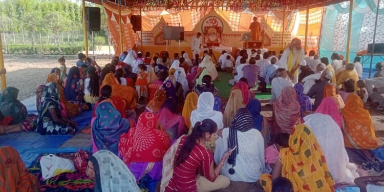 नवरंग विलुप्त हो रही लोकगीत व लोक संगीत को किया प्रस्तुत