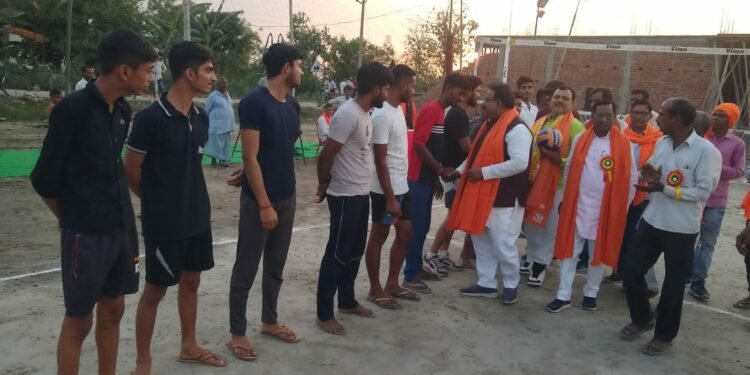 निगोहां भैरमपुर में राज्य स्तरीय वालीवाल प्रतियोगिता का शुभारंभ