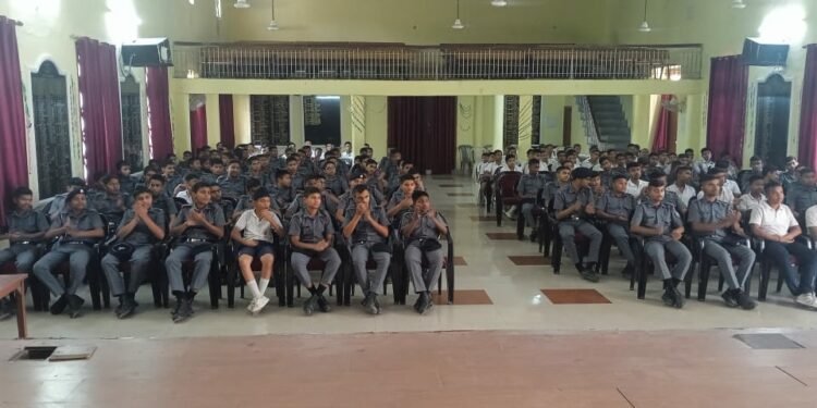 सरोजनीनगर में यूपी सैनिक स्कूल के छात्रों को दी गई मलेरिया से बचाव की जानकारी