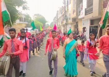 प्रकाश बाल विद्या मंदिर व महासमिति के सहयोग से निकली मतदाता जागरूकता रैली