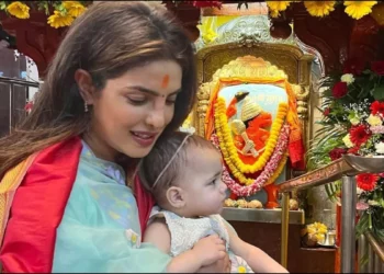 प्रियांका चोपड़ा बेटी मालती संग दर्शन करने पहुँची मुंबई के सिद्धि विनायक मंदिर