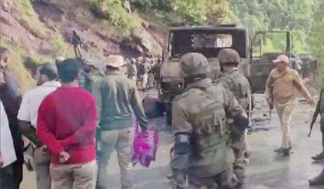 Terroist Attack: सैन्य वाहन पर आतंकी हमला, पांच जवान शहीद