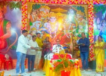 धर्म के रास्ते पर चलने वाला व्यक्ति ही आगे बढ़ता है : संत प्रमोद दास