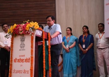 लखनऊ सहित 45 स्थानों पर लगा रोजगार मेला, 71,000 नवनियुक्त को मिला नियुक्ति पत्र