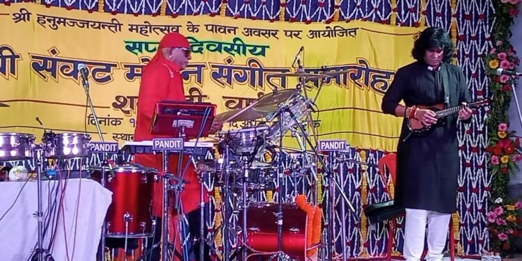 संकटमोचन दरबार में गूंजा शिवमणि का शंखनाद…