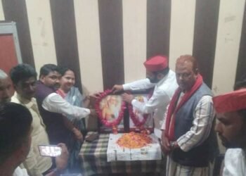 सपा कार्यालय में मनाई गई महर्षि कश्यप व निषादराज की जयंती