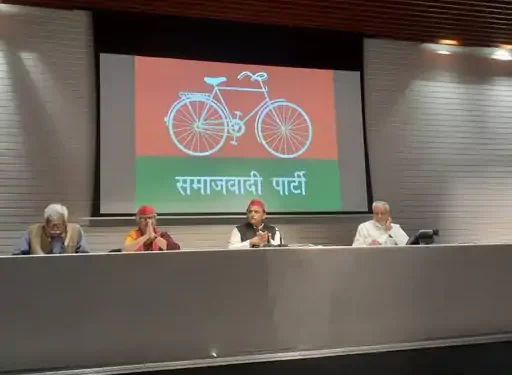 स्मार्ट सिटी को लेकर प्रदेश में कोई काम नहीं किये गये, लखनऊ के हाल बेहाल :अखिलेश यादव