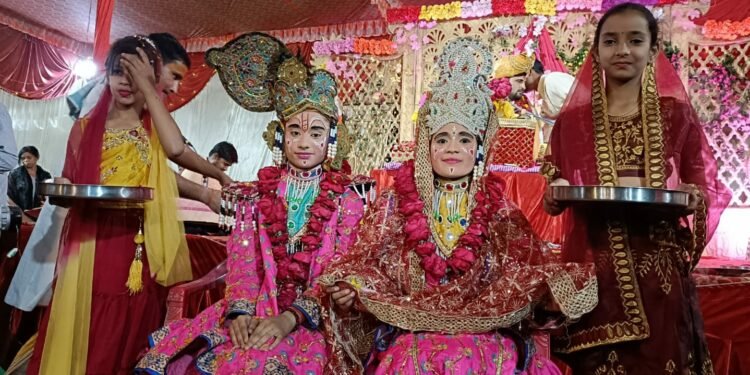 बंथरा में चल रही श्रीमद् भागवत कथा में प्रस्तुत की गई रुक्मणी और कृष्ण विवाह की झांकी